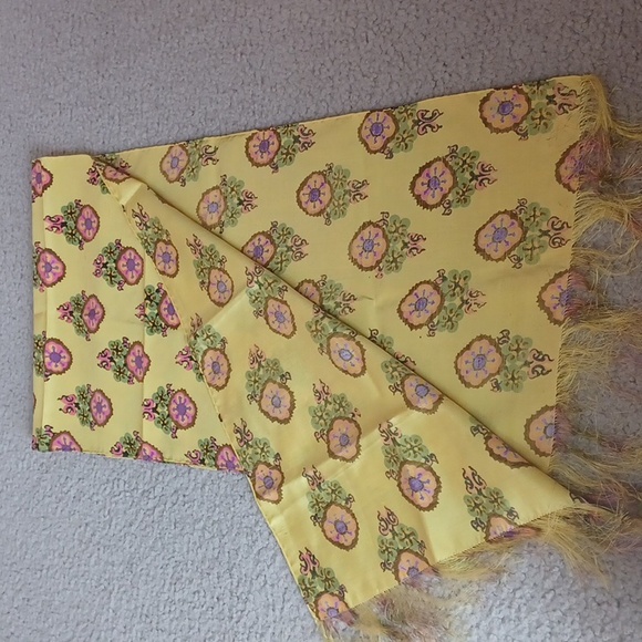 100% Pure Silk Yellow Scarf With Abstract Floral Pattern - Picture 9 of 16